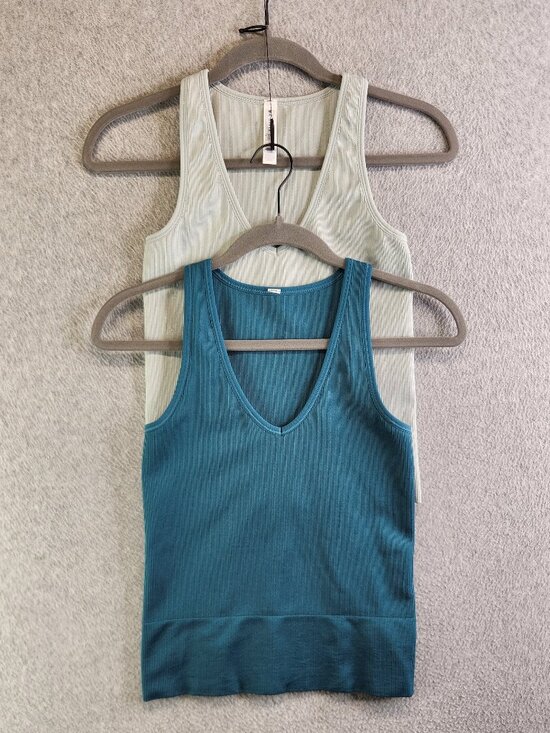Athleta Tops - Athleta Top Womens XS Aurora Tank Camisole Ribbed Seamless Basic Set Of 2